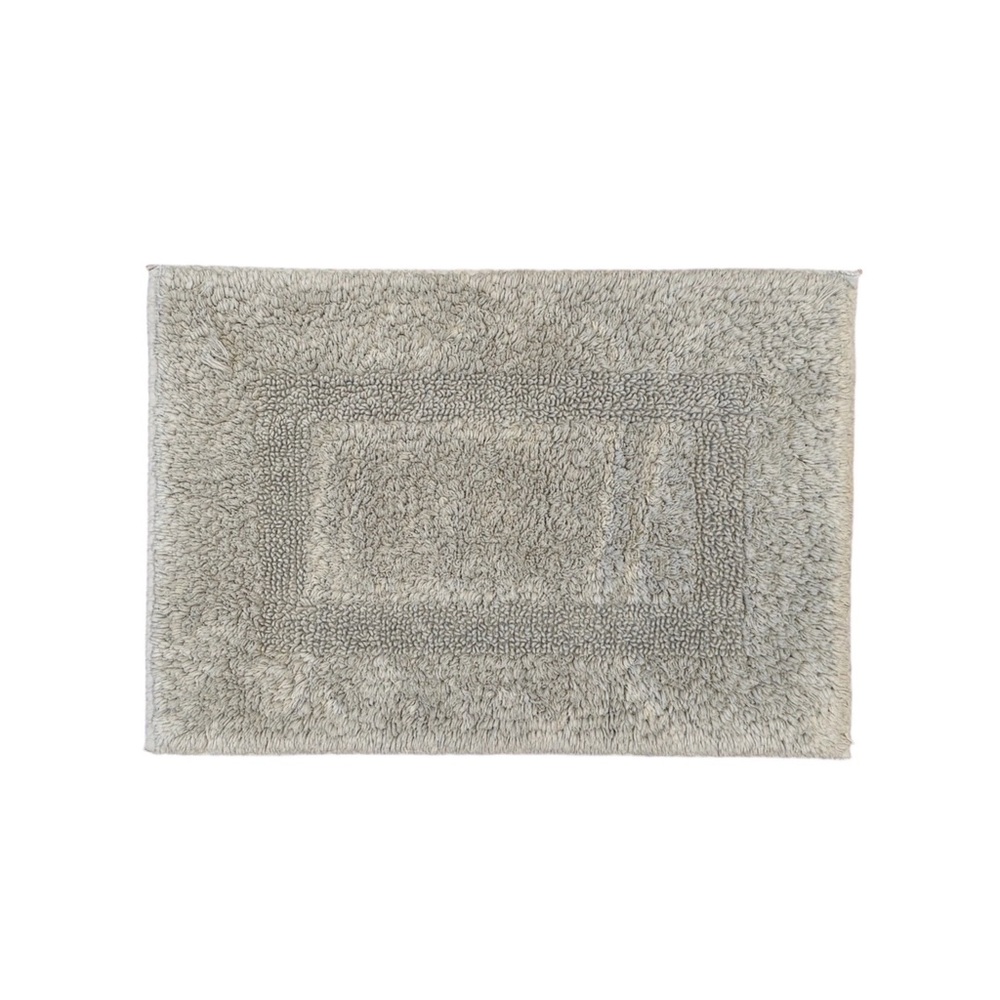 Luxurious Gray Bath Mat